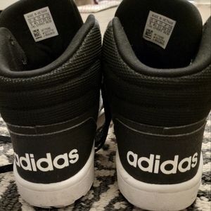 Sold! ADIDAS BOYS SIZE 5